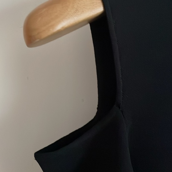 Beautiful cold shoulder sweater dress by Eliza J - Picture 3 of 4